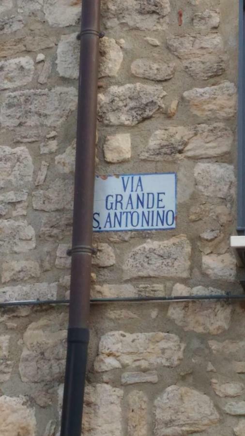 La Nicchia Di Gangi Apartment Exterior foto